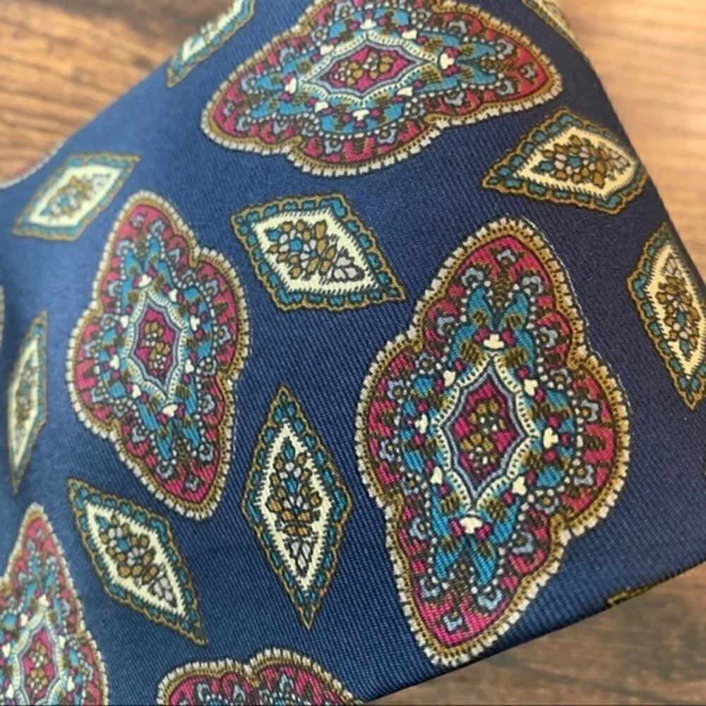 Oscar de la Renta vintage men's 100% silk necktie